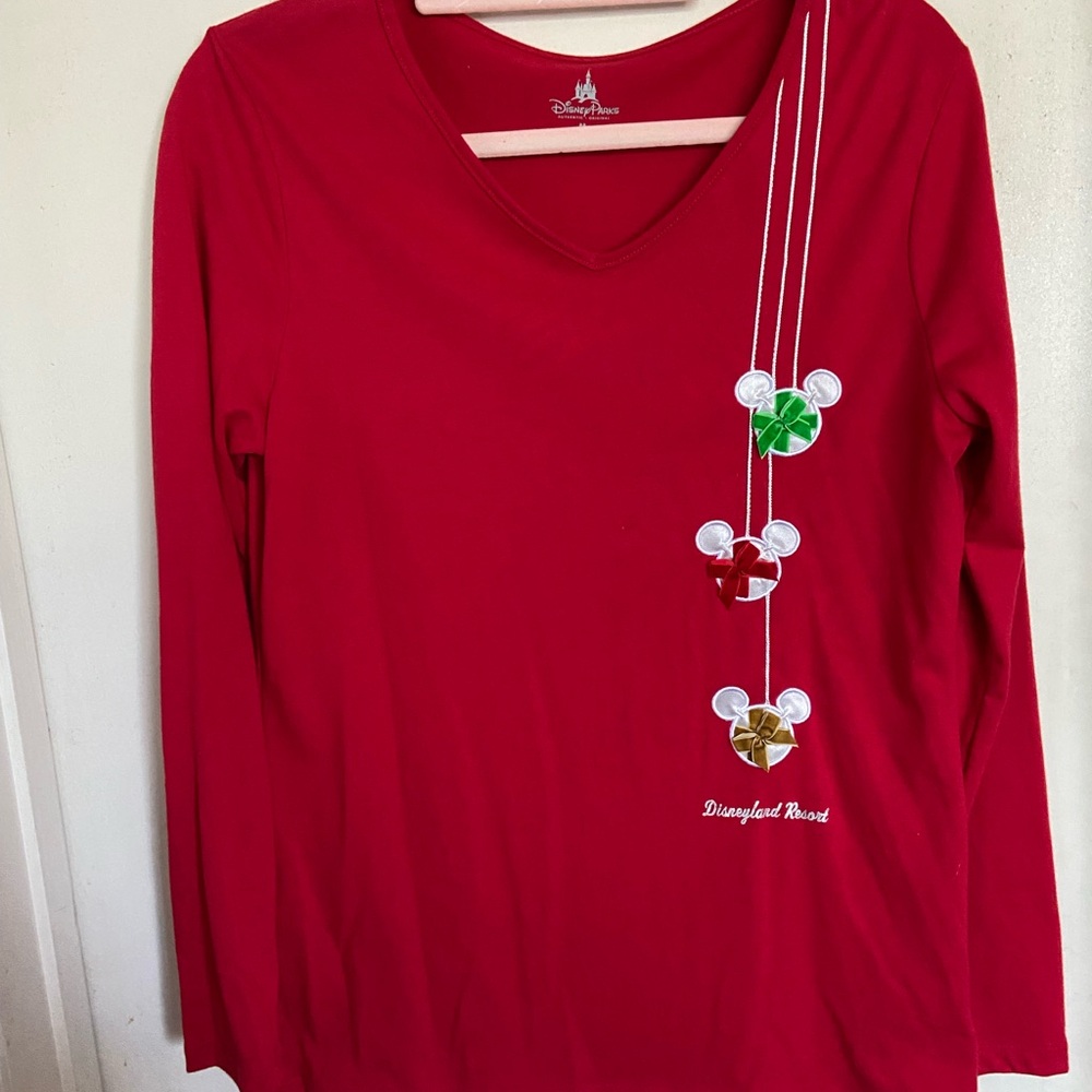 Disney Christmas tee shirt